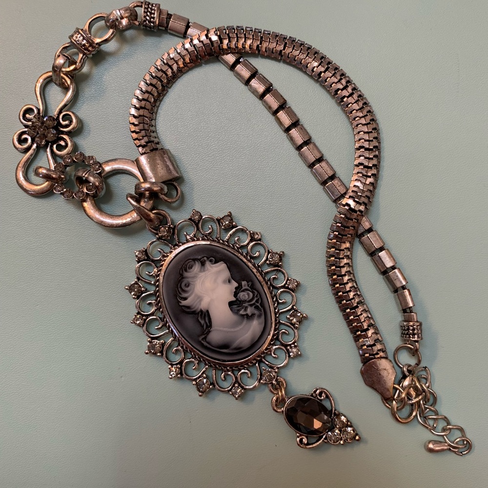 Victorian-Styled Statement Necklace Set - image 3